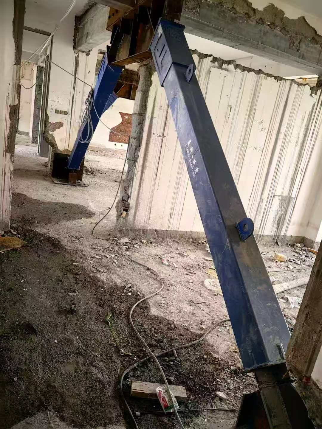 沙坪坝柱子粘钢加固施工工艺